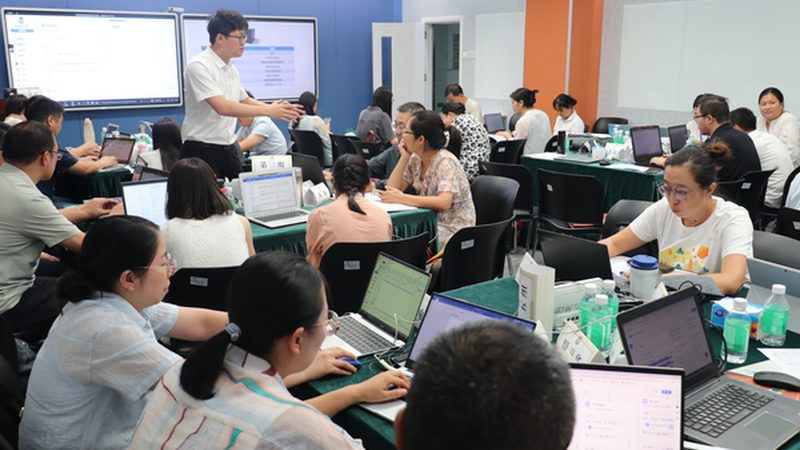 目前市场上的少儿编程教材主要分为以下几类：